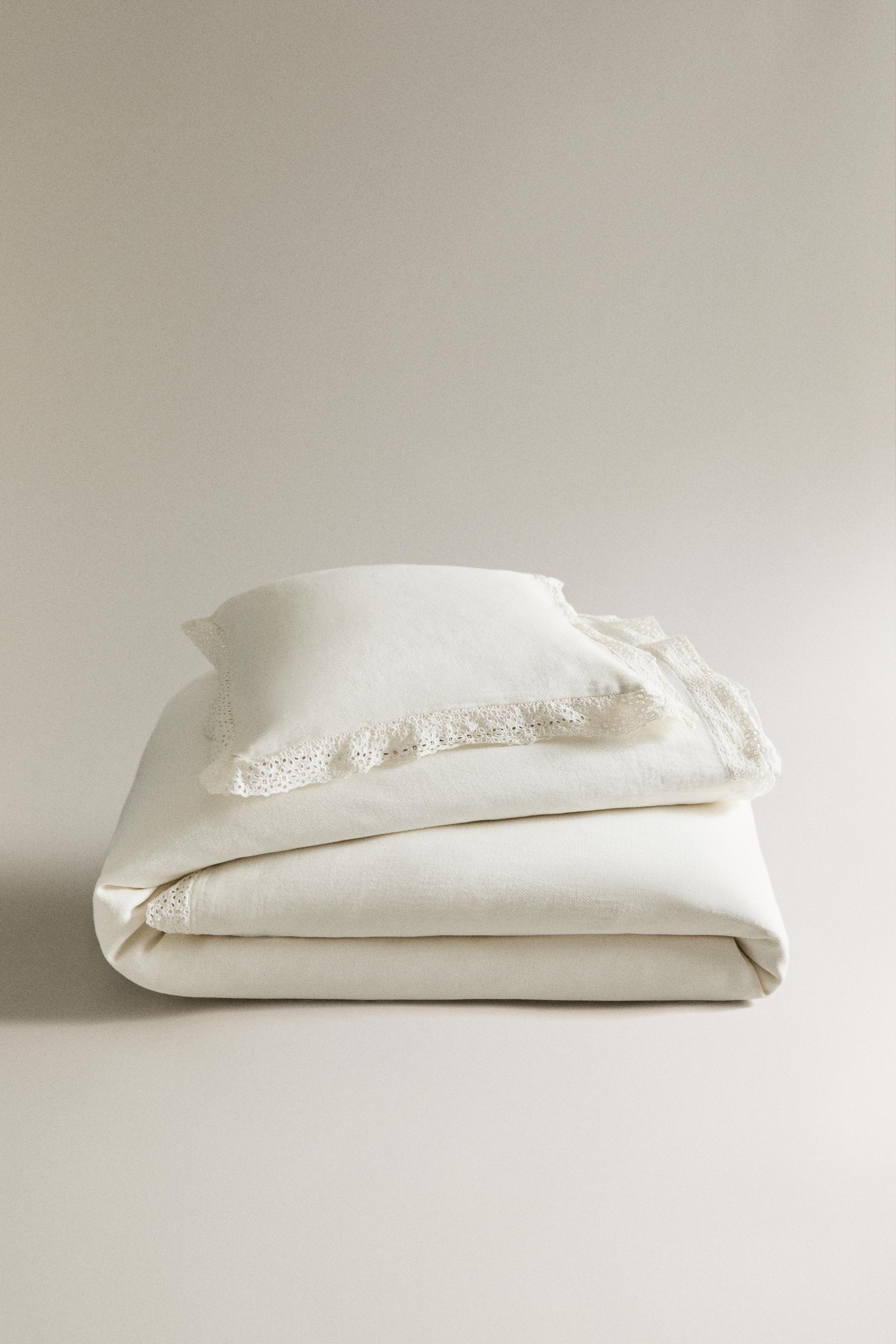 COTTON BEDSPREAD WITH EMBROIDERED RUFFLE